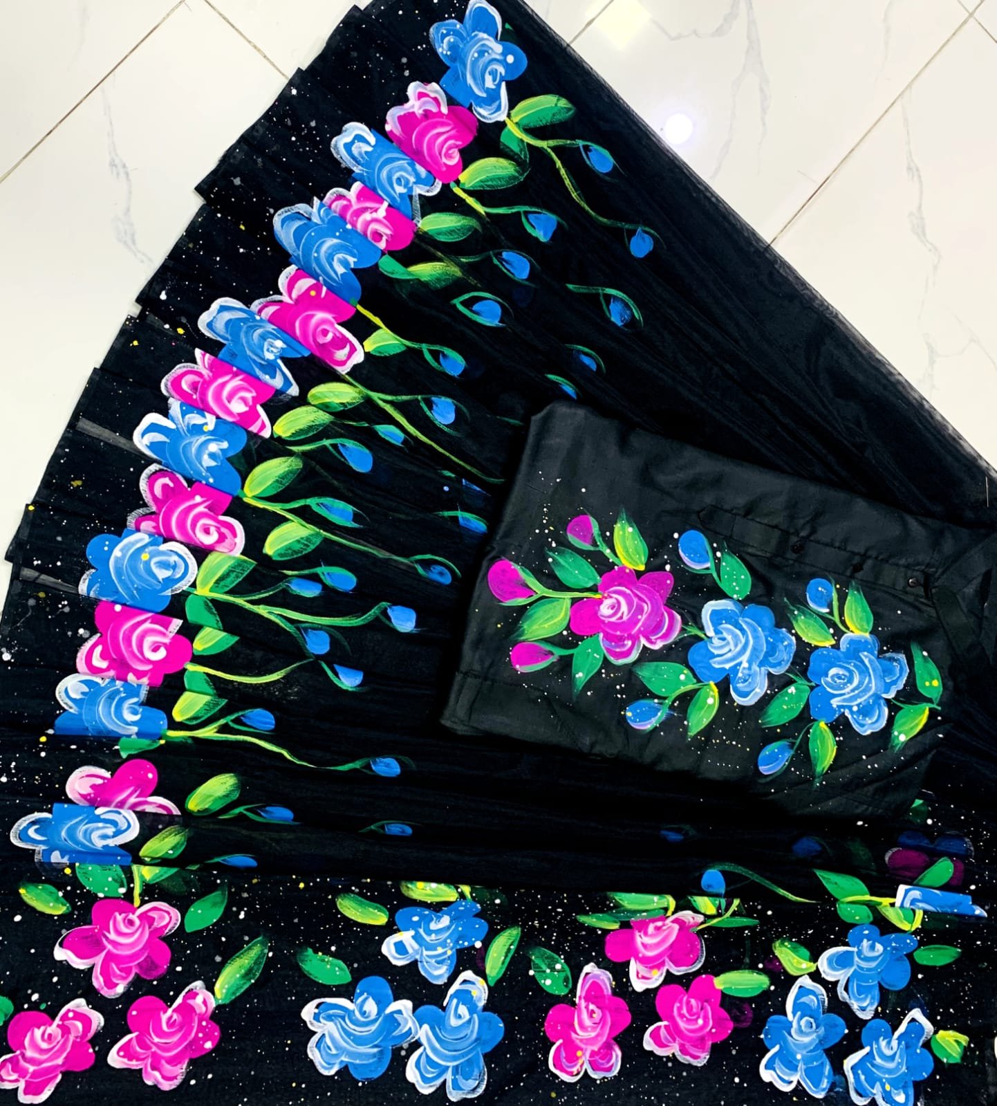 কাপল স্টাইলে এবার আসুক আলাদা ছোঁয়া!